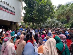 Massa KWJK Soroti Akurasi Data Bansos, Kemensos Janji Tindak Lanjuti Aspirasi Warga