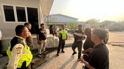 Kebakaran Gudang PT Emudah Fulfillment di Delta Silicon 3 Bekasi, Api Padam Setelah 3 Jam Kebakaran Gudang PT Emudah Fulfillment di Delta Silicon 3 Bekasi, Api Padam Setelah 3 Jam