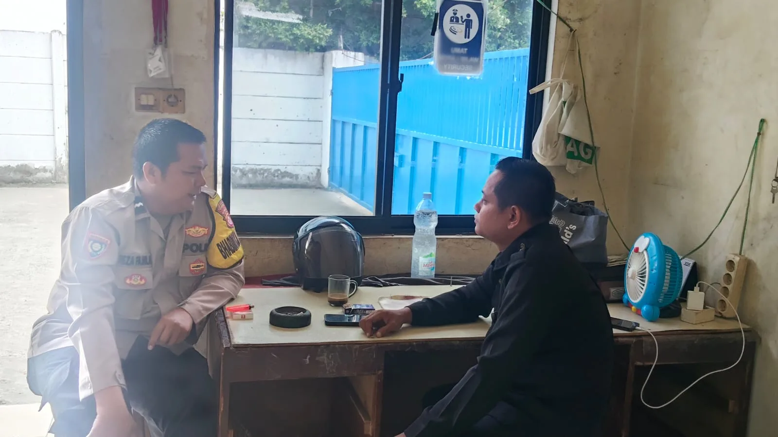 Sosialisasi Call Center 110, Aipda Reza Fajar A Sambangi Keamanan Perusahaan di Desa Bojong
