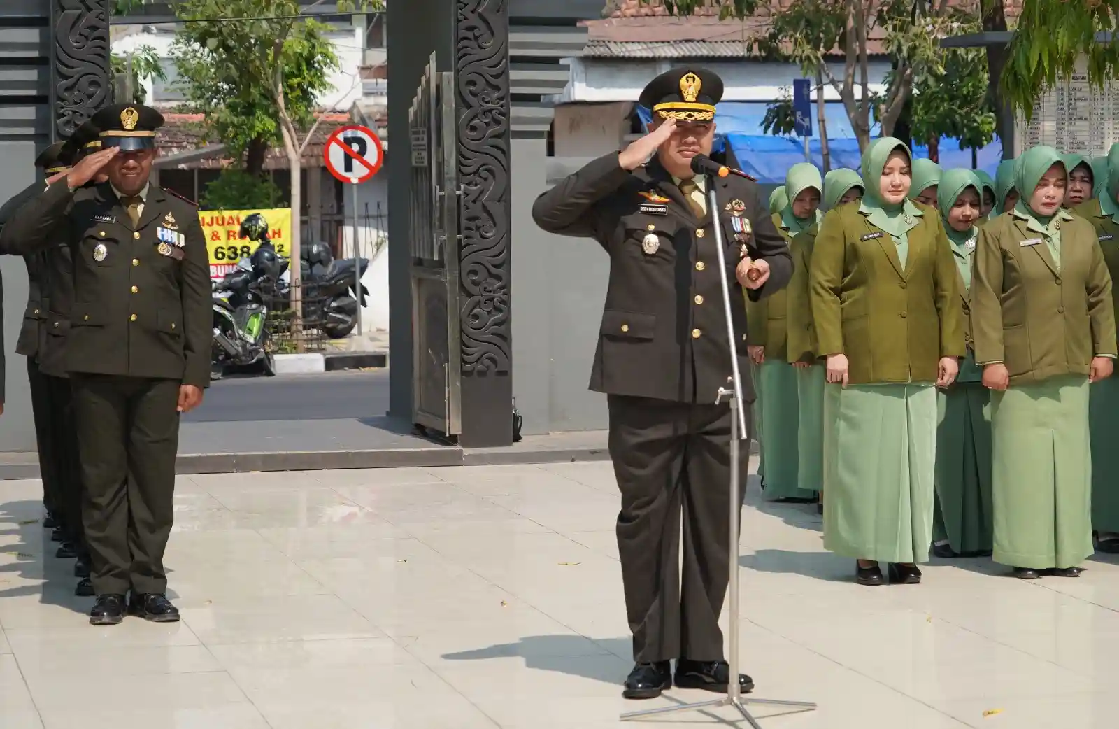 Peringati HUT ke-81 TNI, Kodim Bojonegoro Gelar Ziarah Nasional dan Ajak Generasi Muda Teladani Pahlawan Peringati HUT ke-81 TNI, Kodim Bojonegoro Gelar Ziarah Nasional dan Ajak Generasi Muda Teladani Pahlawan