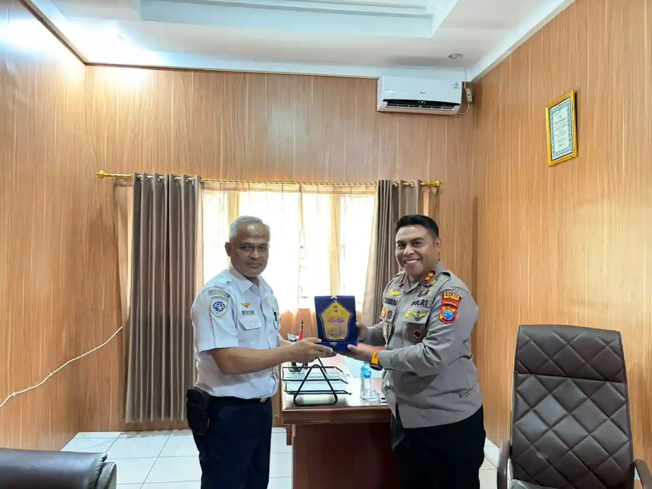 Dukung Keamanan dan Kelancaran Bandara, Kapolres Maybrat Bahas MOU/PKS Bersama UPBU Ayawasi Dukung Keamanan dan Kelancaran Bandara, Kapolres Maybrat Bahas MOU/PKS Bersama UPBU Ayawasi