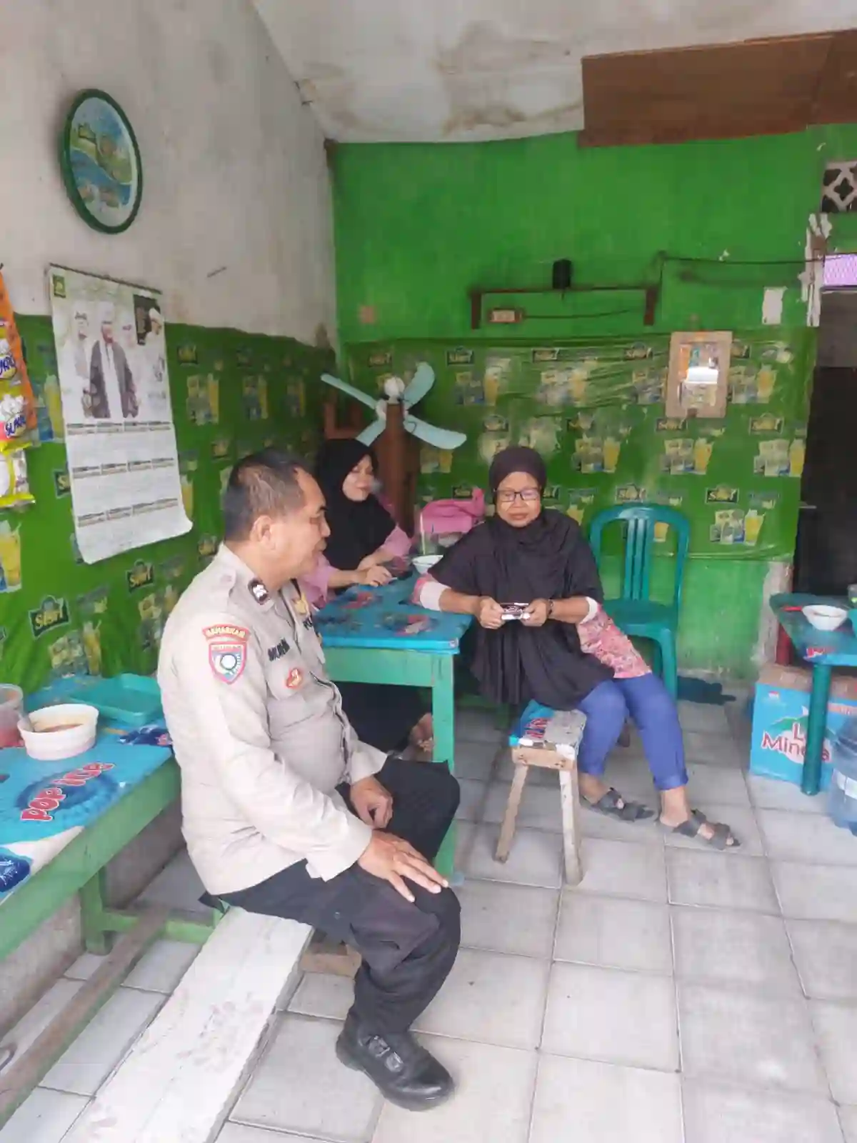Sambang Warung Warga, Aiptu Mukhsodin Serap Aspirasi Masyarakat Sukadamai Sambang Warung Warga, Aiptu Mukhsodin Serap Aspirasi Masyarakat Sukadamai