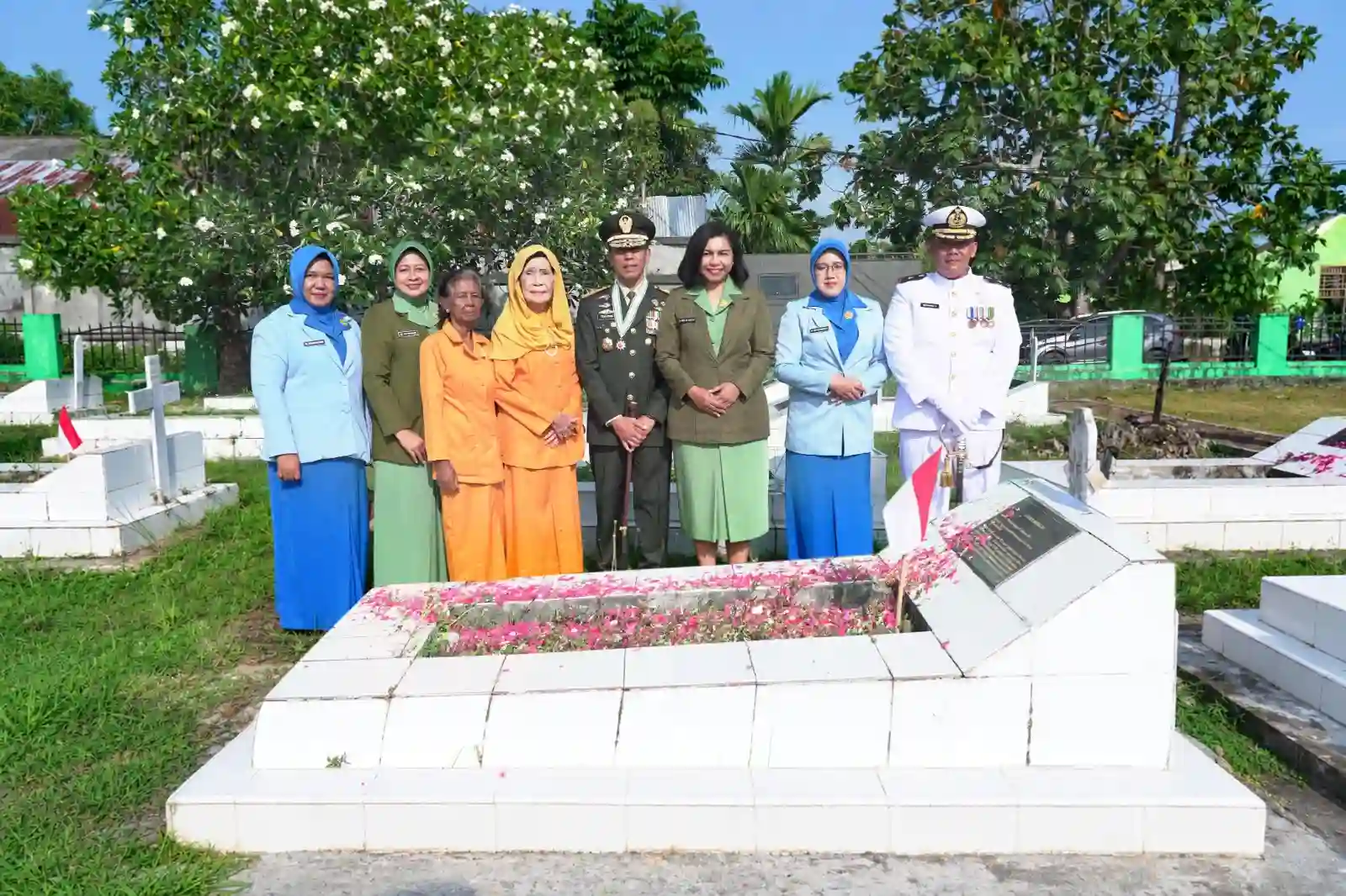 Ziarah Nasional HUT Ke-81 TNI di TMP Trikora Ziarah Nasional HUT Ke-81 TNI di TMP Trikora