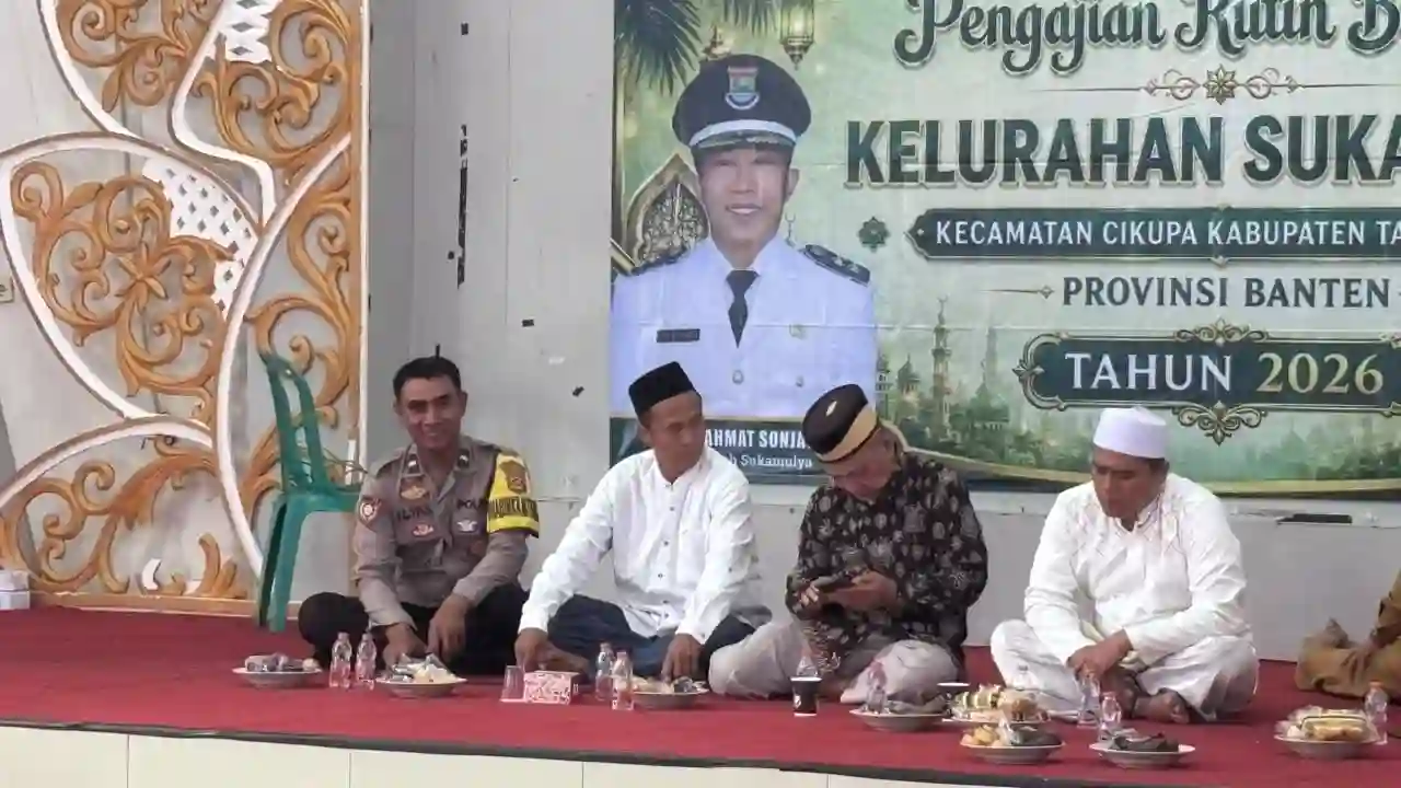 Bhabinkamtibmas Sukamulya Hadiri Pengajian Rutin Bulanan di GSG Kelurahan