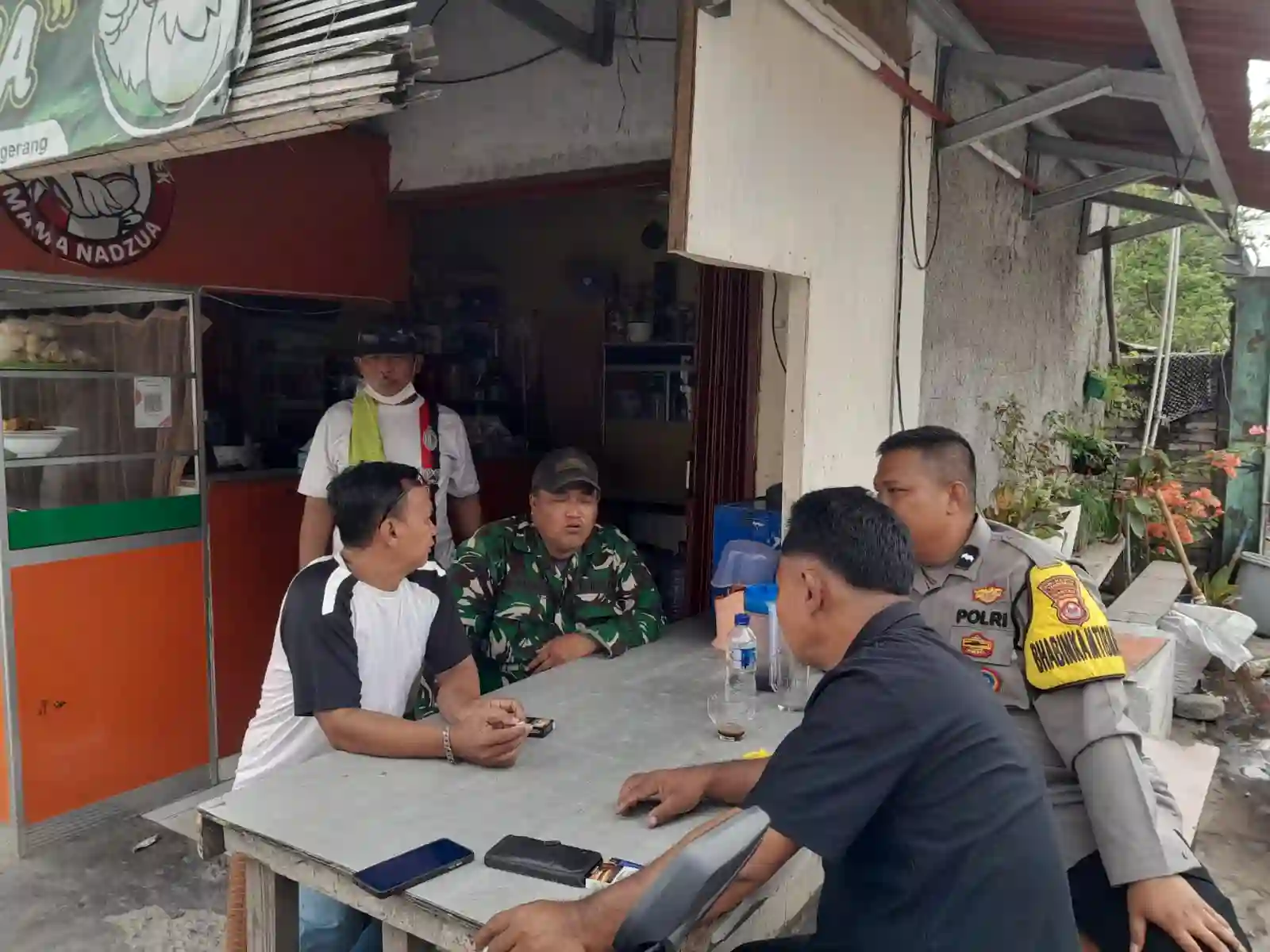 Warbin, Aipda Reza Fajar A Bersama Babinsa Sambangi Warga Bojong