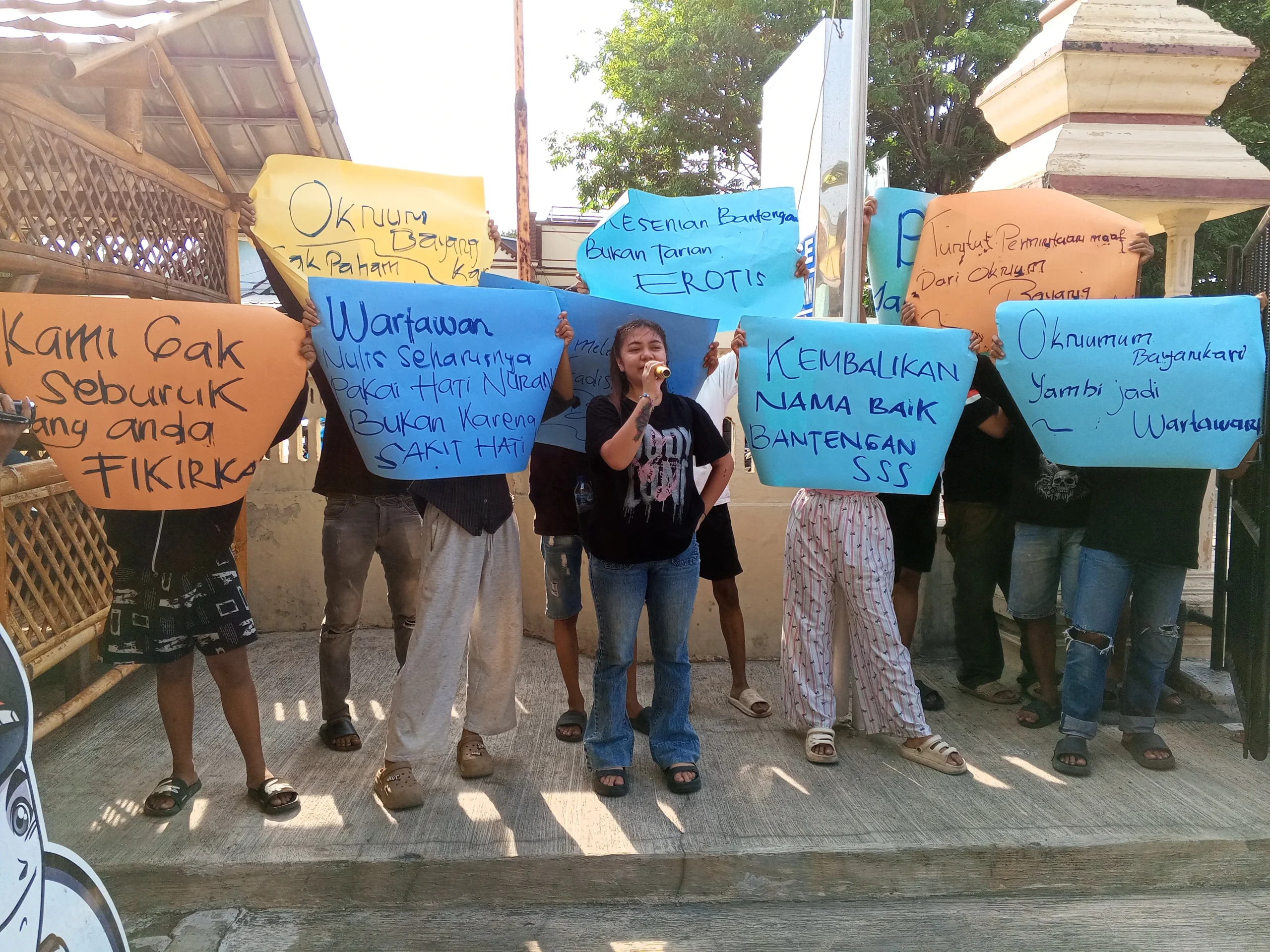 Puluhan Seniman Bereaksi, Pemberitaan Kesenian Bantengan Kini Berujung Jalur Hukum Puluhan Seniman Bereaksi, Pemberitaan Kesenian Bantengan Kini Berujung Jalur Hukum
