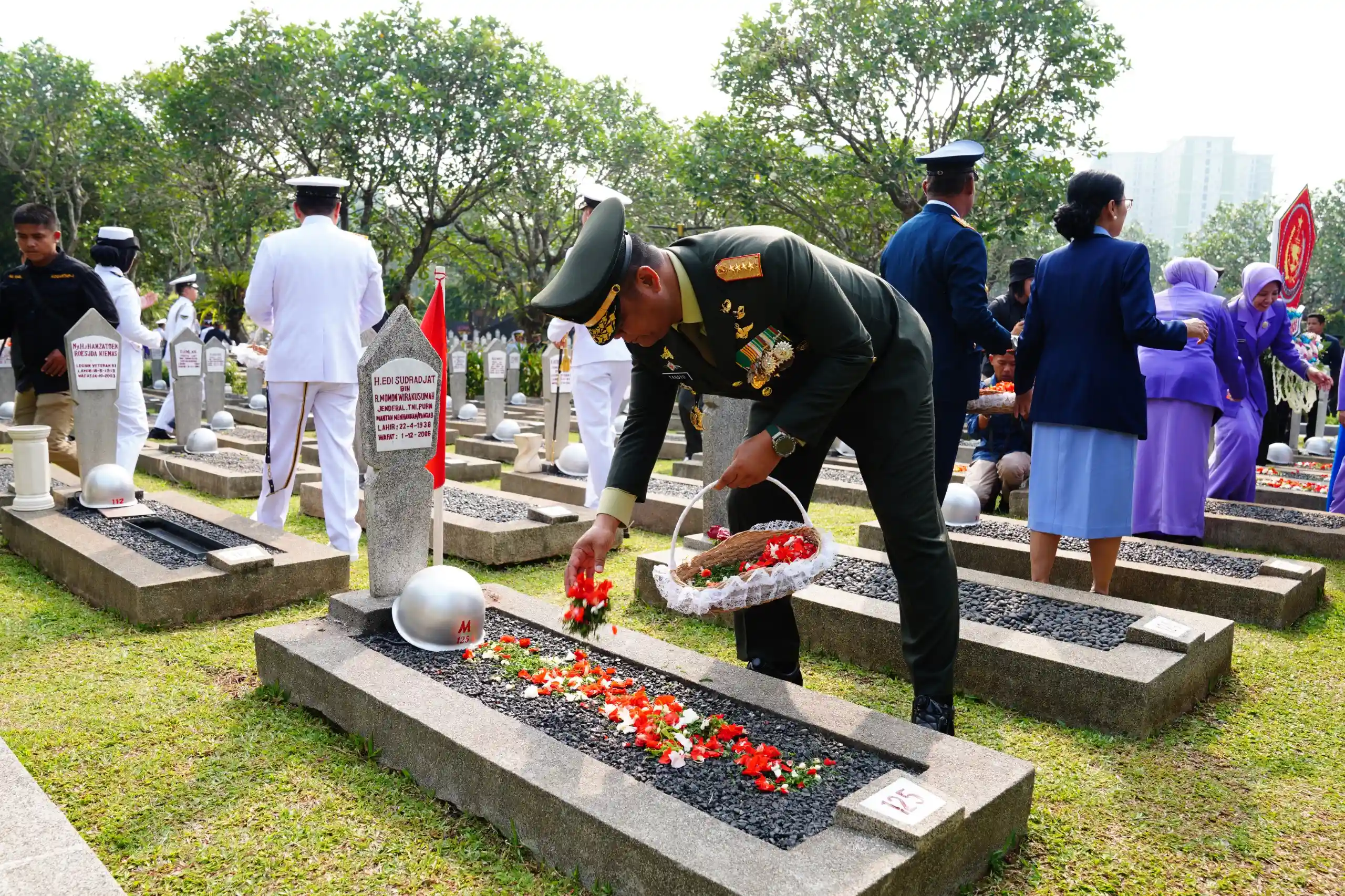 Wakil Panglima TNI Pimpin Ziarah Nasional HUT Ke-81 TNI, Teladani Semangat Juang Para Pahlawan