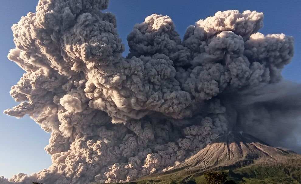 Mengamati Aktivitas Erupsi Gunung Sinabung: Lima Tahun Terakhir Mengamati Aktivitas Erupsi Gunung Sinabung: Lima Tahun Terakhir