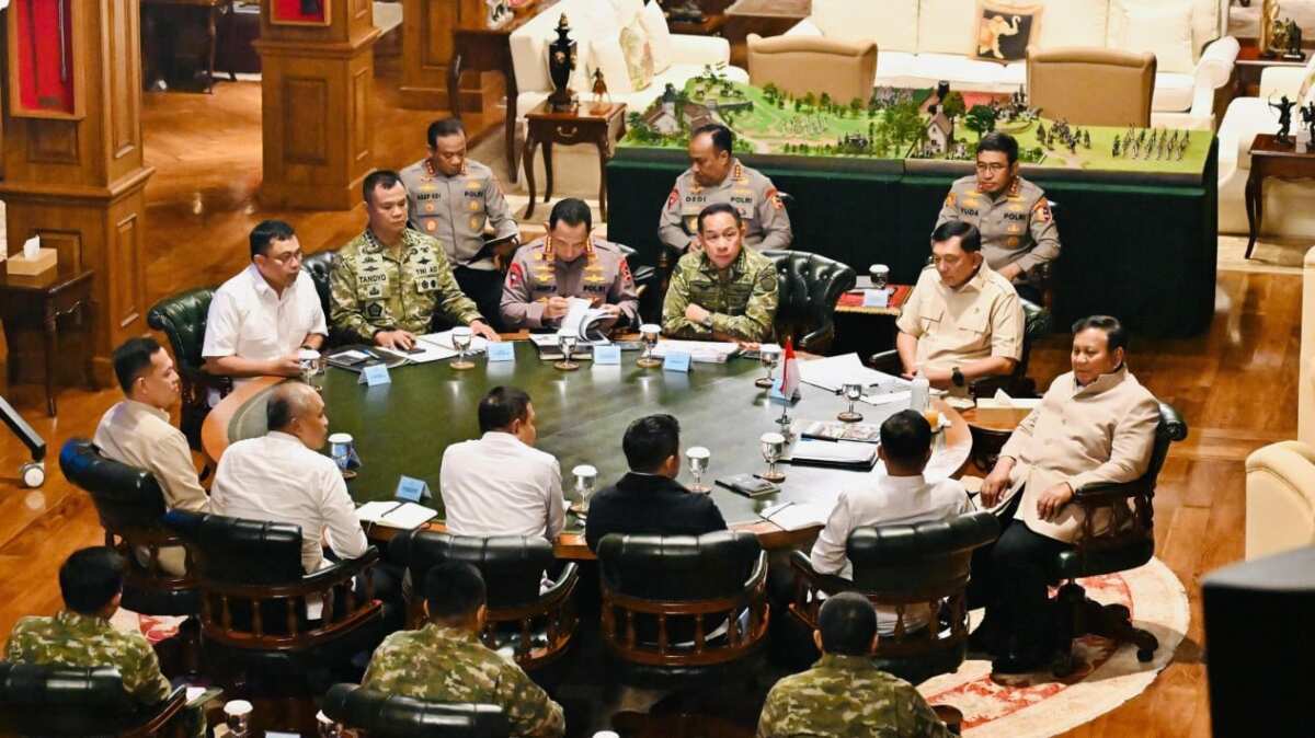 Pertemuan Penting: Panglima TNI dan Kapolri Laporkan Situasi Nasional kepada Presiden