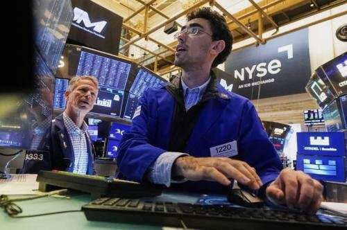 Kinerja Wall Street yang Melemah di Tengah Kenaikan Harga Minyak