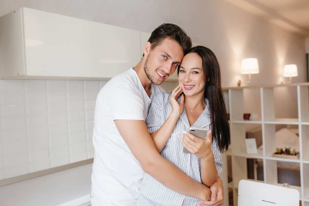 Menemukan Calon Suami Ideal: 5 Zodiak Pria yang Dikenal Romantis dan Bertanggung Jawab