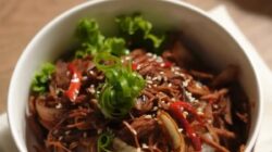 Menyiapkan Ayam Suwir Teriyaki yang Praktis dan Lezat