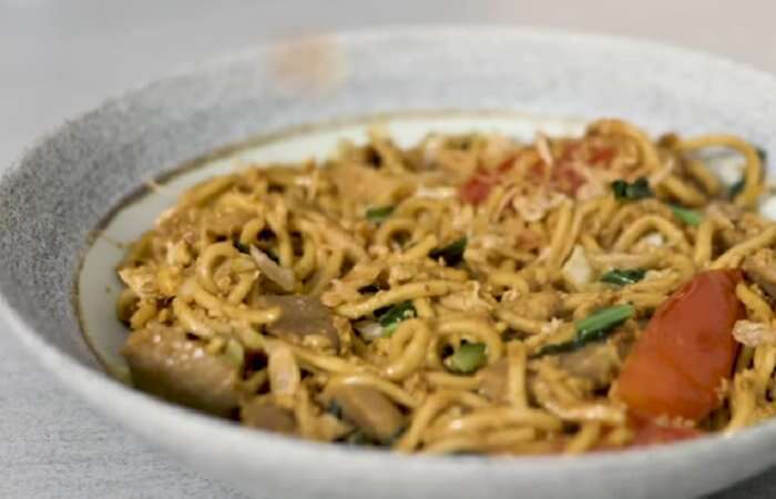 Menikmati Mie Goreng Jawa di Rumah