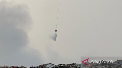 Upaya Pemadaman Kebakaran di TPA Galuga, Bogor