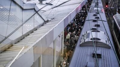 KA Commuter Tambah Perjalanan KRL untuk Atasi Kepadatan