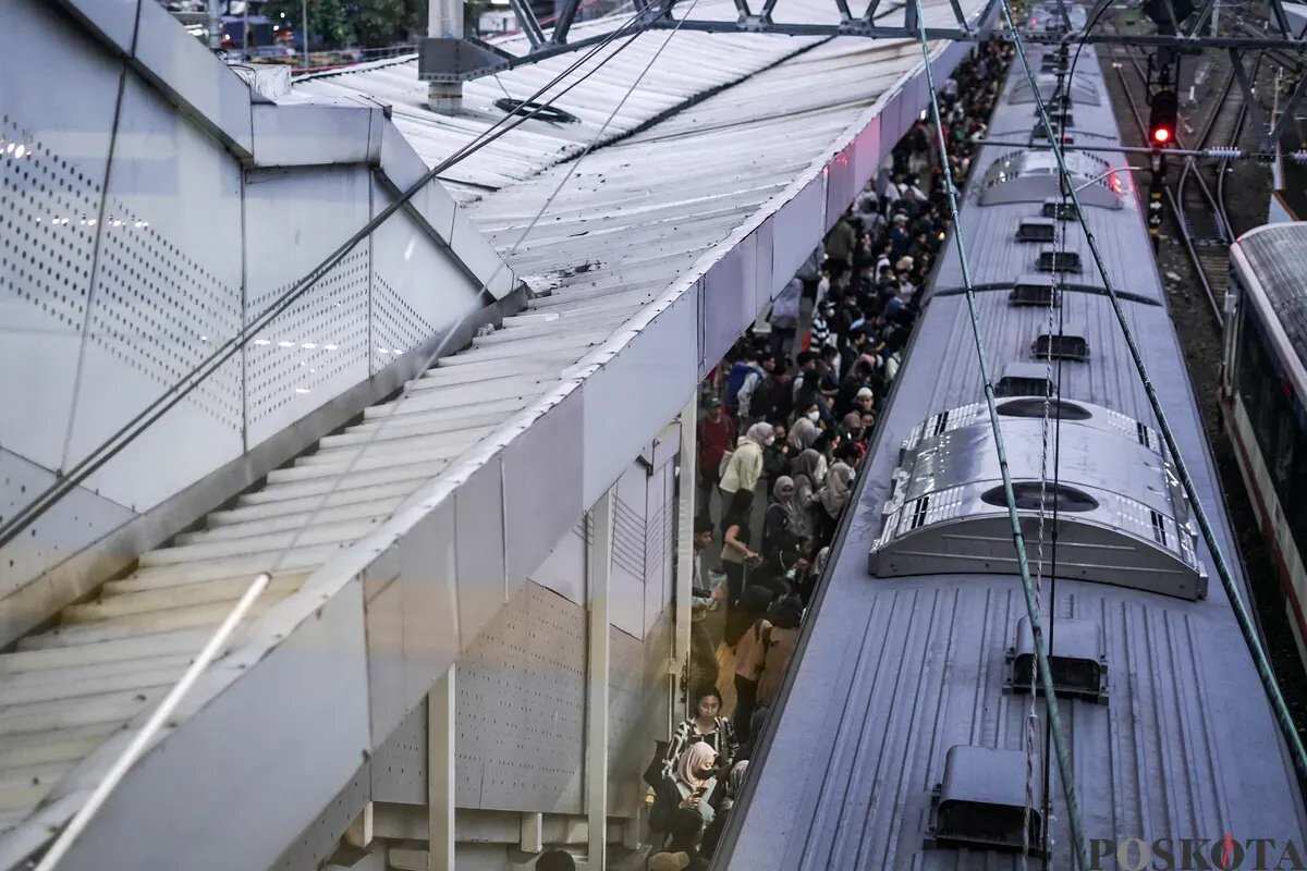 KA Commuter Tambah Perjalanan KRL untuk Atasi Kepadatan