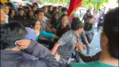 Kericuhan dalam Demonstrasi BBM di Makassar