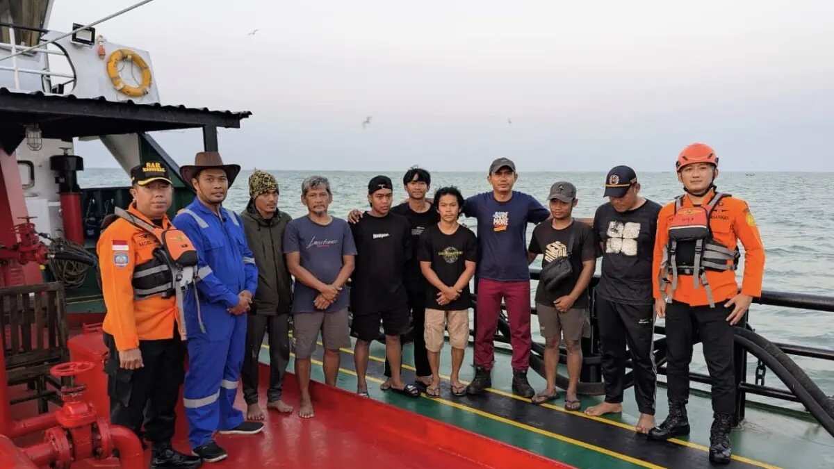 Evakuasi Sukses: Delapan ABK Selamat Usai Kapal Tenggelam di Perairan Bawean