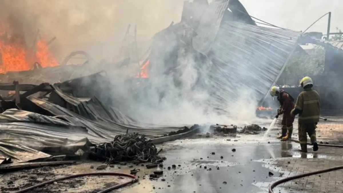 Kebakaran Pabrik Lampu di Batuceper: Akses Air Menjadi Tantangan Utama