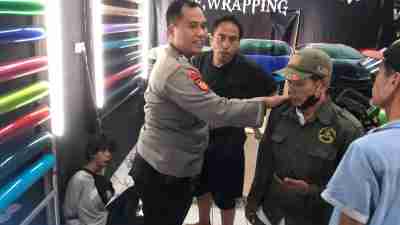 Kekacauan di Cipayung: Pencurian Motor Berakhir dengan Pukulan Massa
