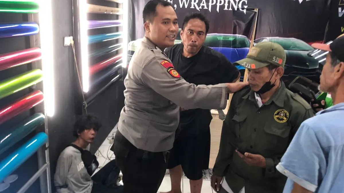 Kekacauan di Cipayung: Pencurian Motor Berakhir dengan Pukulan Massa