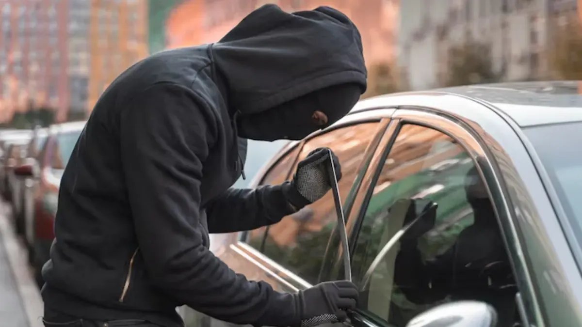 Penangkapan Terduga Pencuri Mobil Antik di Depok