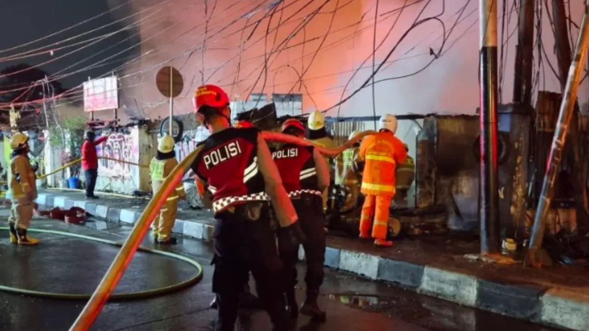 Tragedi Kebakaran di Kebayoran Lama: 150 Jiwa Terpaksa Mengungsi