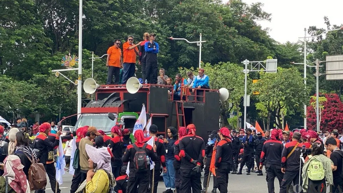 Peringatan Arus Lalu Lintas Akibat Aksi Buruh di Jakarta