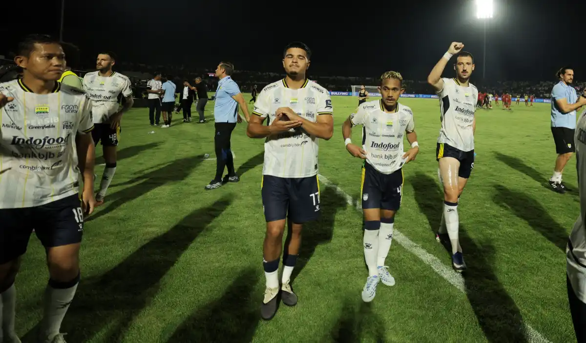 Dukungan Pelatih Persib kepada Pemain Timnas Indonesia