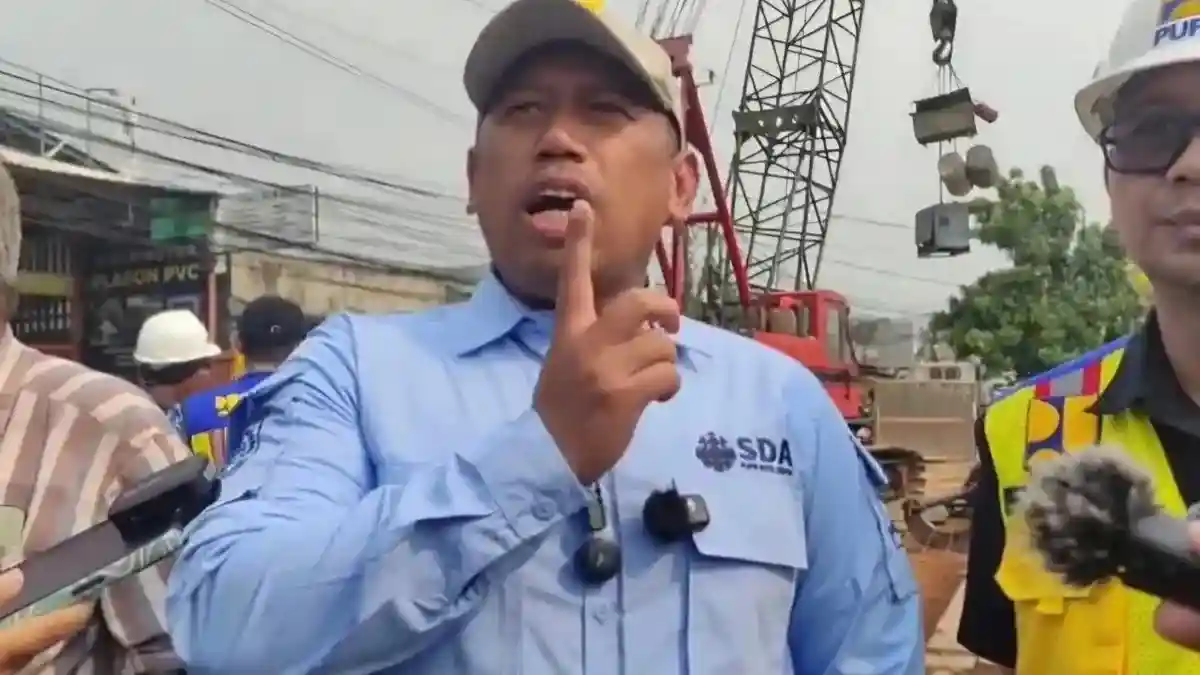 Alasan Tertundanya Perbaikan Trotoar di Depok Alasan Tertundanya Perbaikan Trotoar di Depok