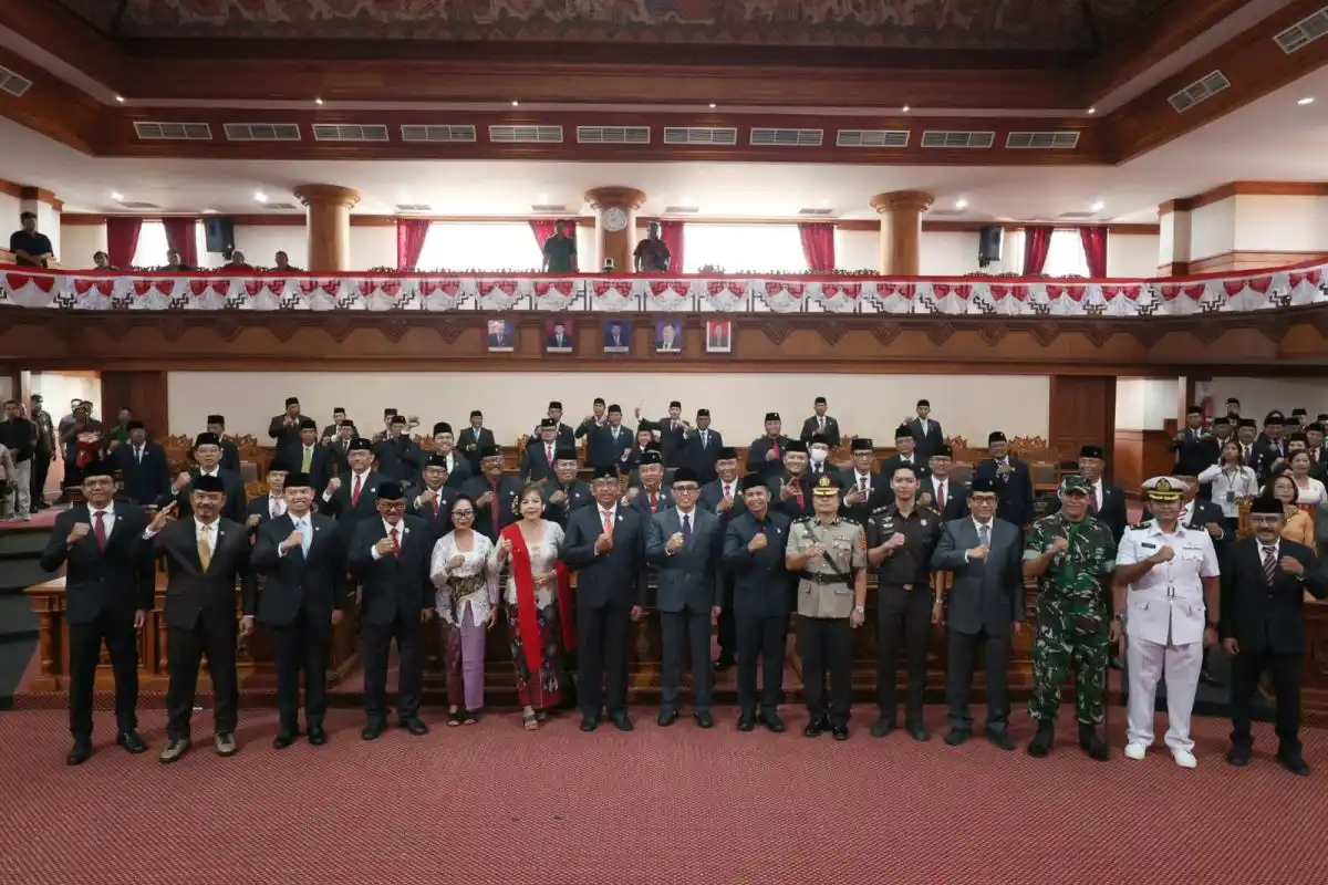 Pelantikan I Made Westra sebagai Anggota DPRD Denpasar