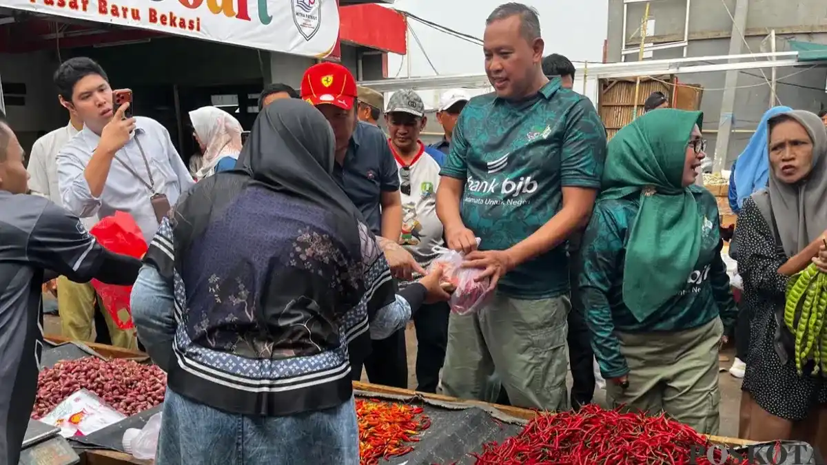 Gerakan Gebrak Pasar Dimulai di Bekasi, Wali Kota dan ASN Belanja Kebutuhan Pokok