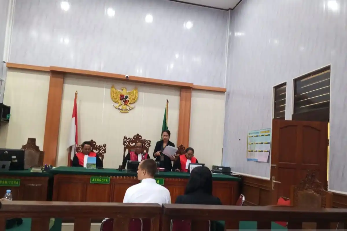 Sidang Perdana WNA Belarus di Denpasar: Dakwaan Kepemilikan Ganja dan Kokain