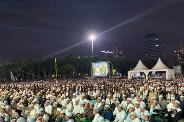 Tablig Akbar Majelis Rasulullah Memenuhi Monas, Habib Umar Bin Hafidz Hadir