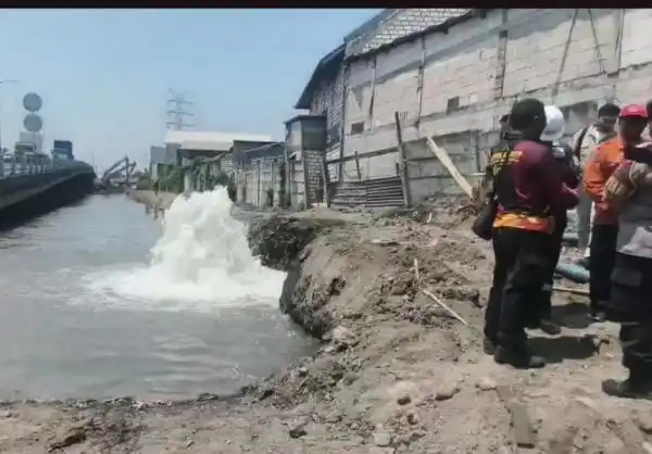 Semburan Lumpur di Dupak Rukun Surabaya Ternyata Dipicu Kebocoran Pipa Air