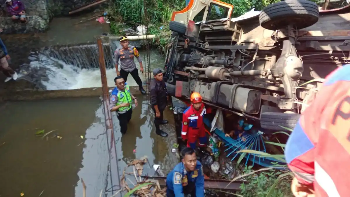Rangkaian Kecelakaan Elf di Ciawi hingga Pengemudinya Meninggal Dunia