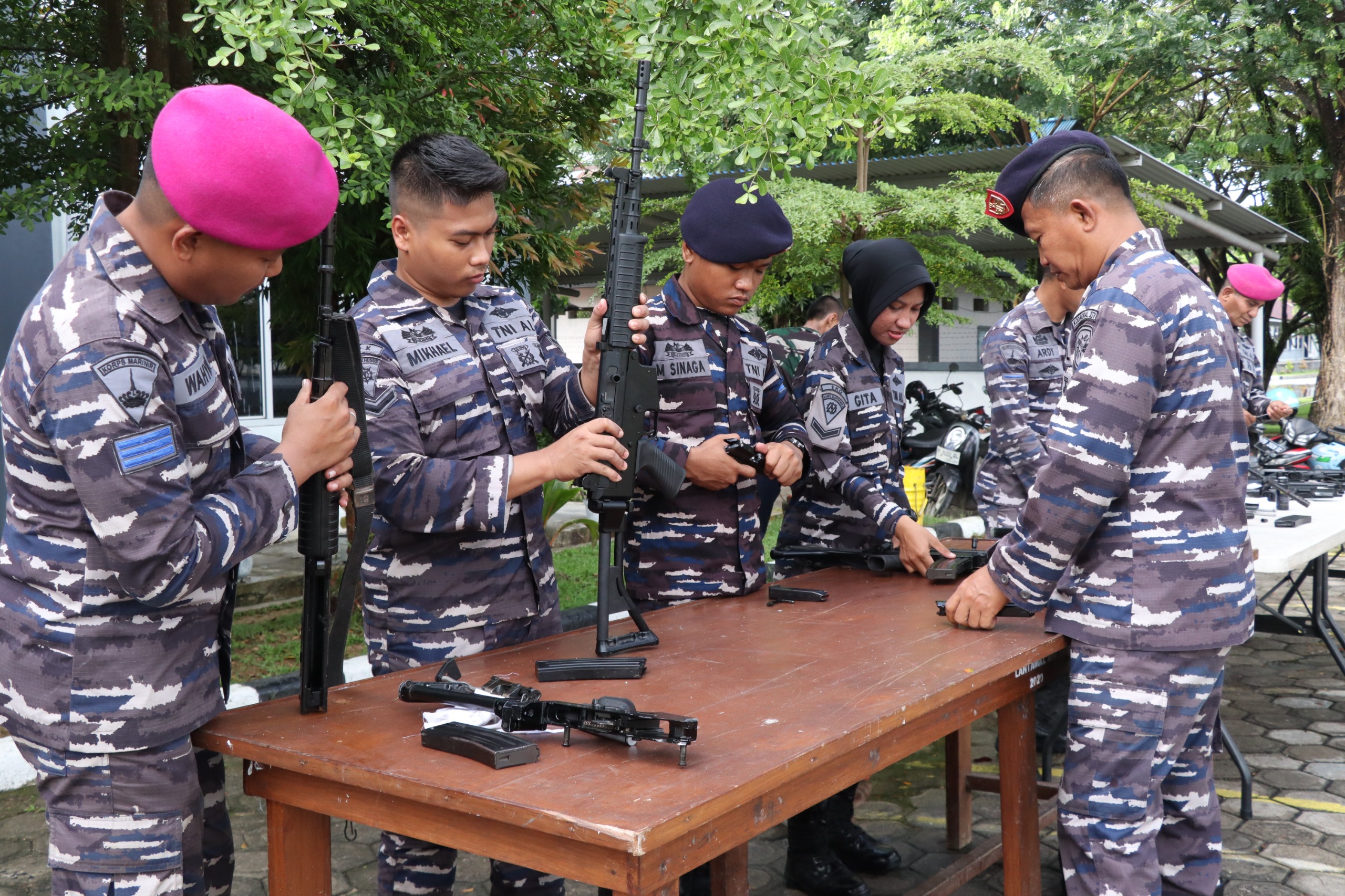 Prajurit Kodaeral XIV Latihan Bongkar Pasang Senjata dan Menembak Laras Panjang 1 IMG 20260311 WA0098