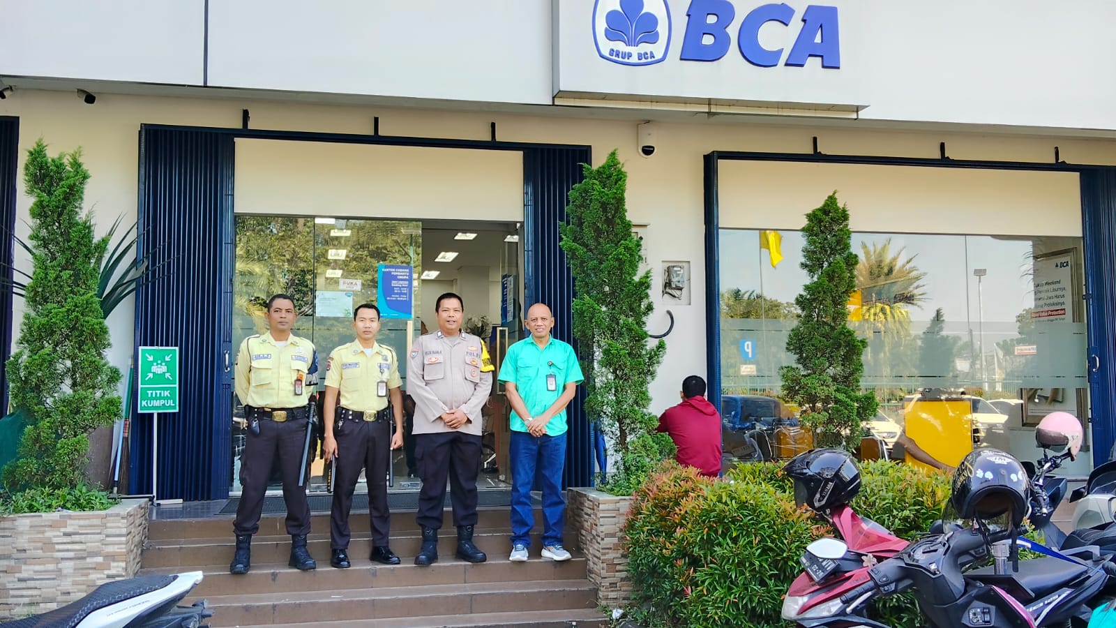 Bhabinkamtibmas Desa Bojong Sosialisasikan Layanan Call Center 110 kepada Warga 1 IMG 20260313 WA0039