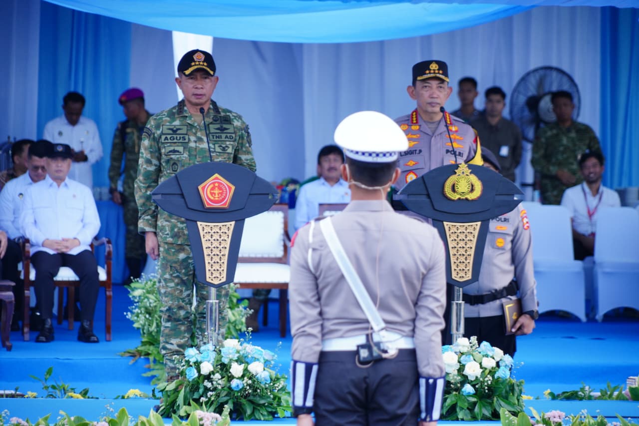 Panglima TNI dan Kapolri Pimpin Apel Gelar Pasukan Operasi Ketupat 2026 di Monas 1 WhatsApp Image 2026 03 13 at 09.38.58 1